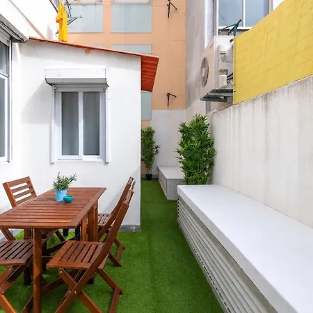 Sunny With Patio, By Timecooler Apartament *