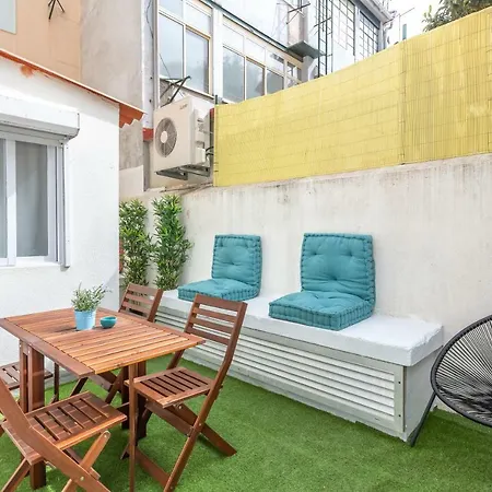 Sunny With Patio, By Timecooler Appartamento Lisbona