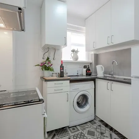 Sunny With Patio, By Timecooler Apartament