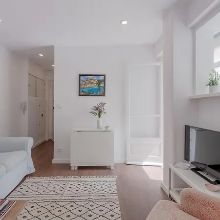 Sunny With Patio, By Timecooler شقة Lisboa